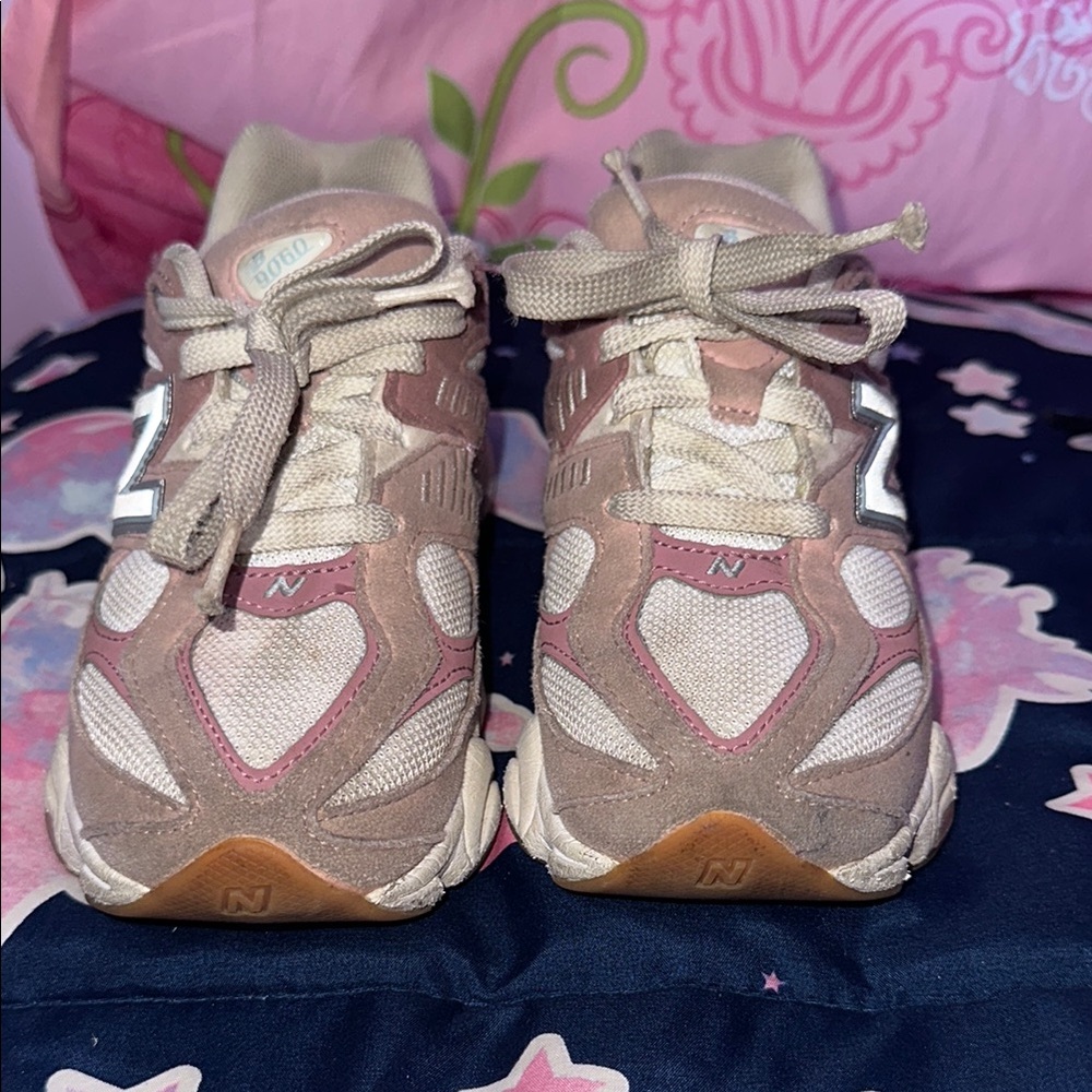 Girl new balances sneakers